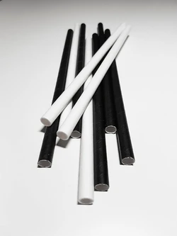 Příbory, brčka a další