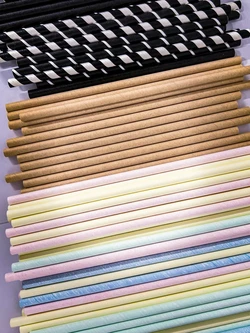 Příbory, brčka a další